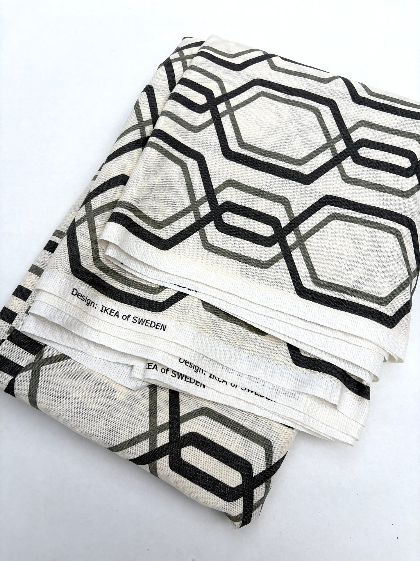 Fabric, Natural Fibres, Plain Weave, Geometrical Print, End of Roll