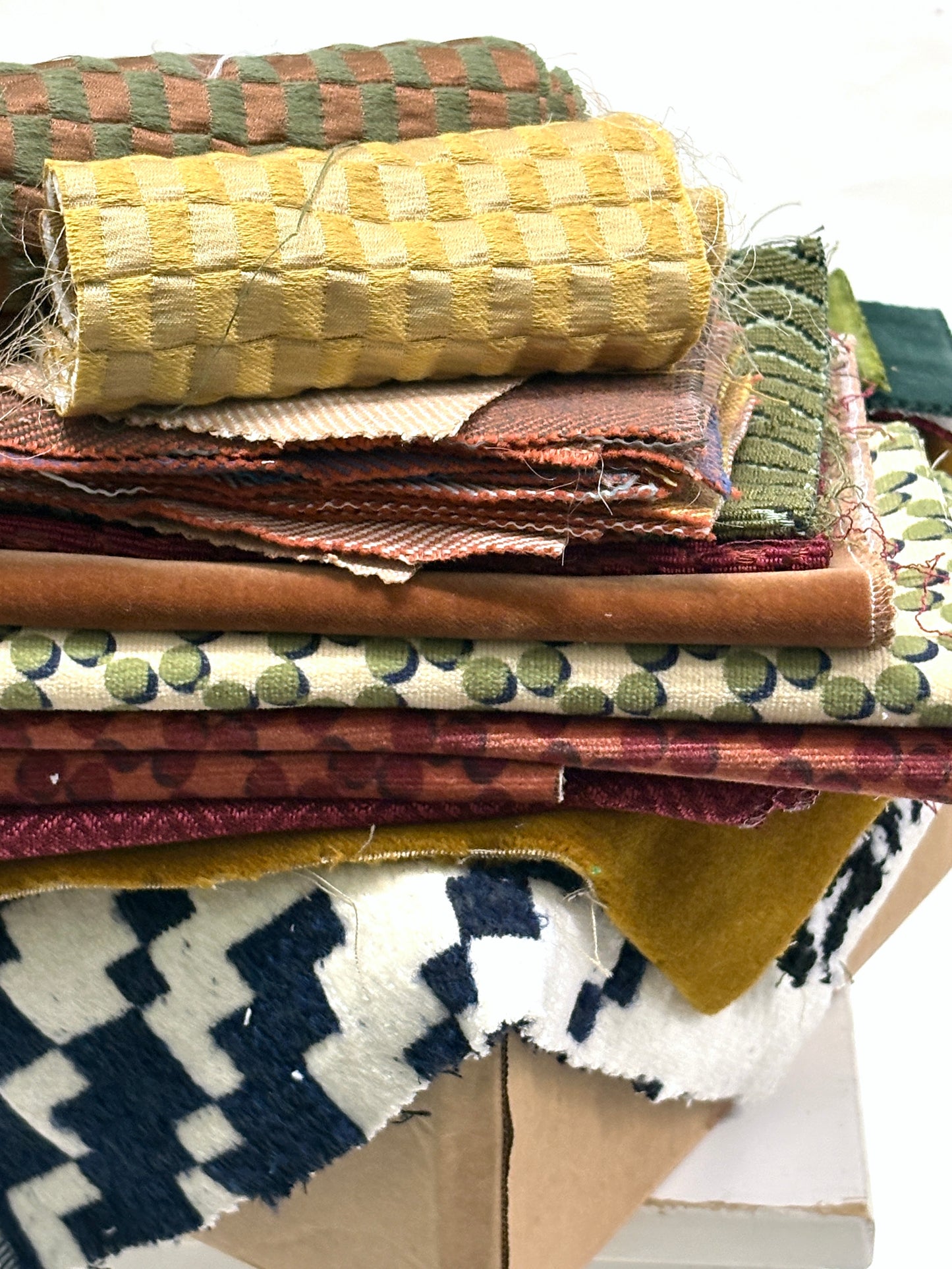 Fabric INSPIRATION BOX - Curated Theme *Christmas Limited Edition*