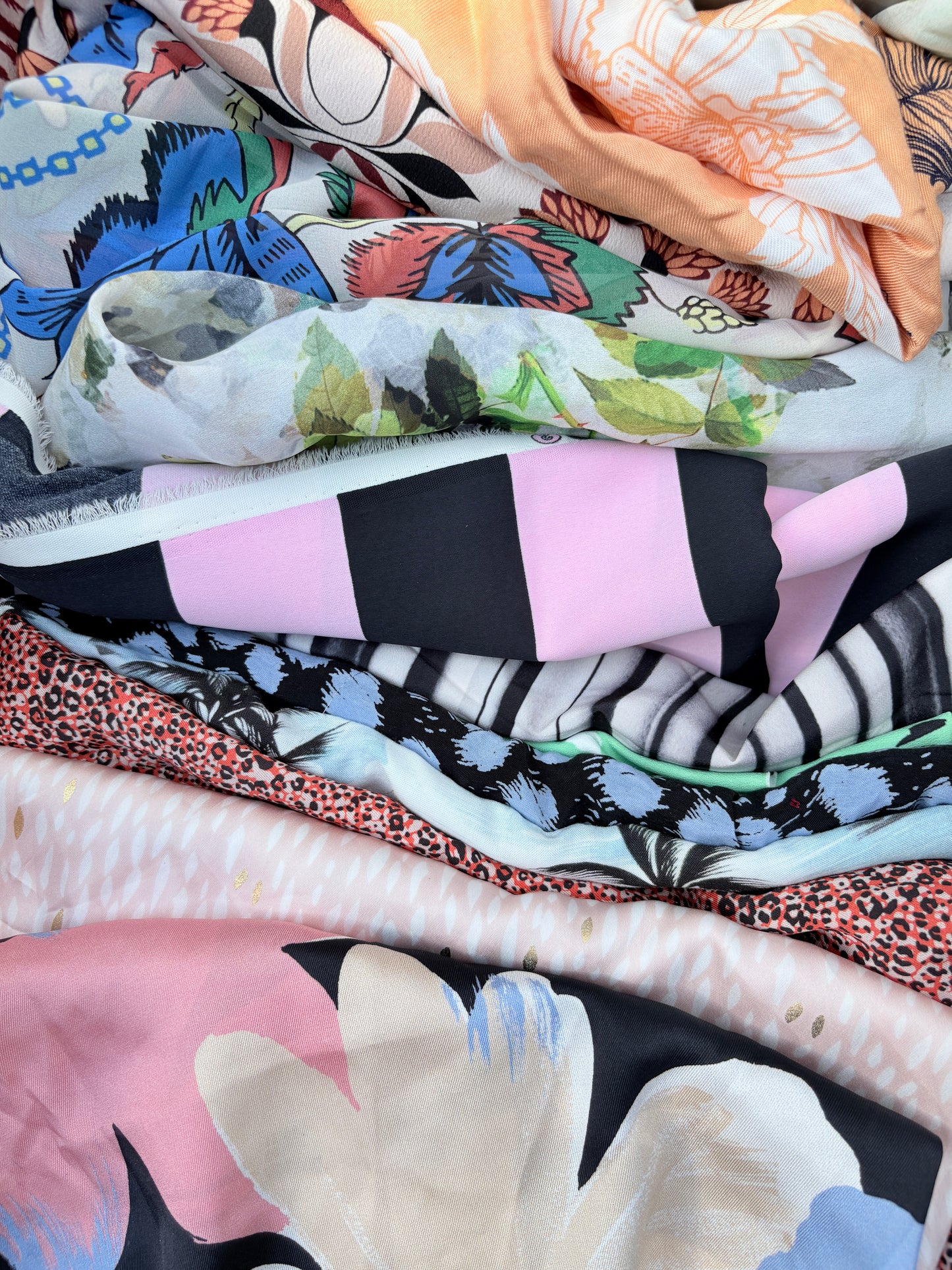 Floral Print Fabric, 100% PES, Medium Pieces, Lightweight, Mixed Bundle