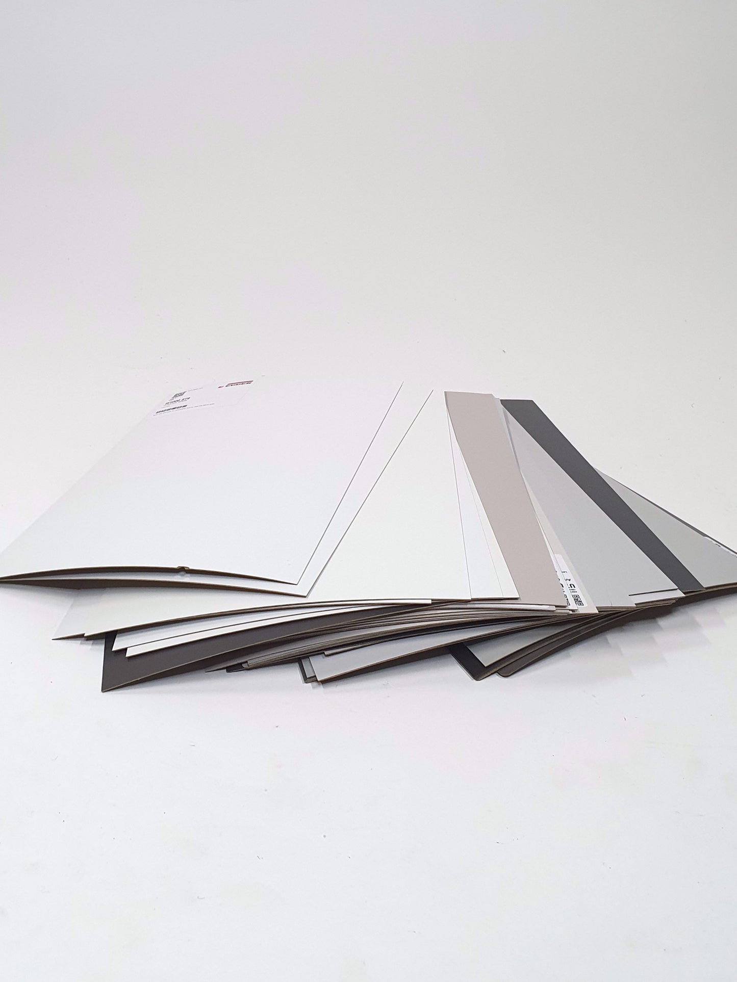 Veneer/Laminate, White/Grey Colours