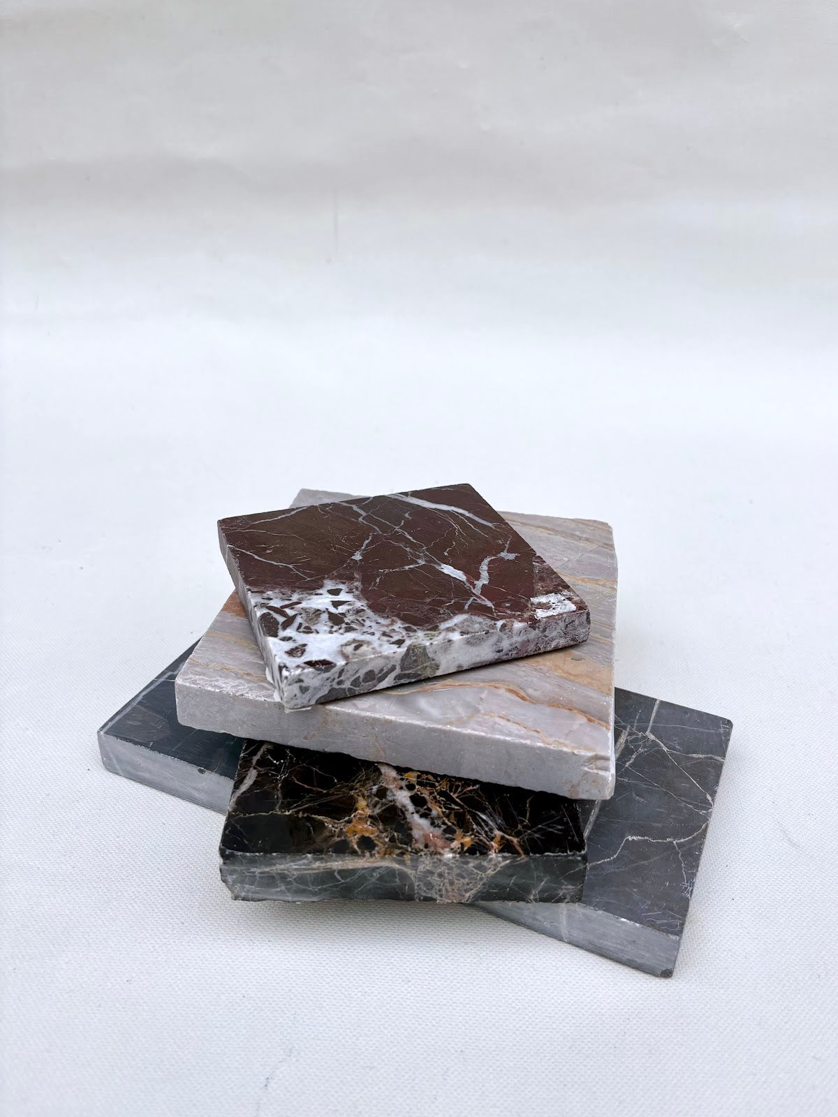 Mixed stone-look sample pieces are shown in stacked and flat layouts