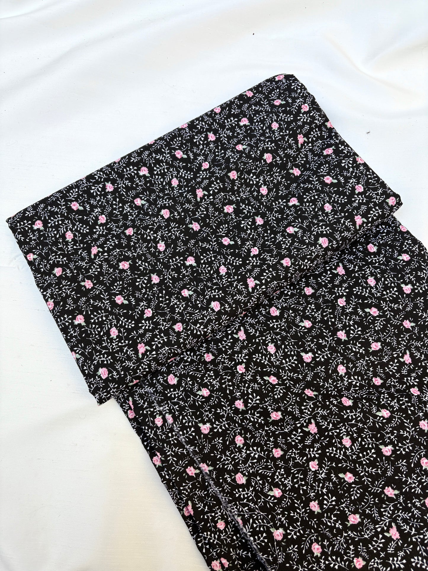 Vintage Floral 100% Cotton Fabric Piece from End of Roll *ONE-OFF*