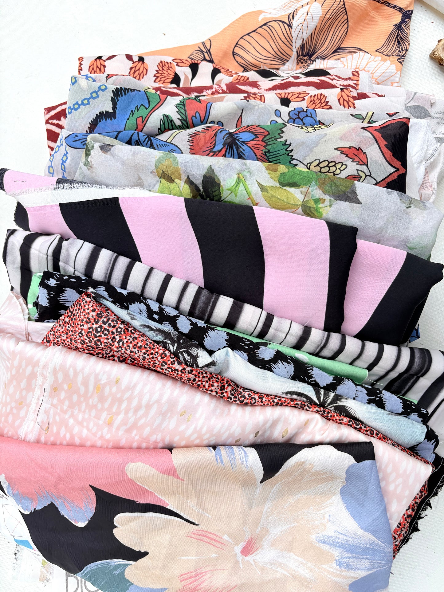 Floral Print Fabric, 100% PES, Medium Pieces, Lightweight, Mixed Bundle