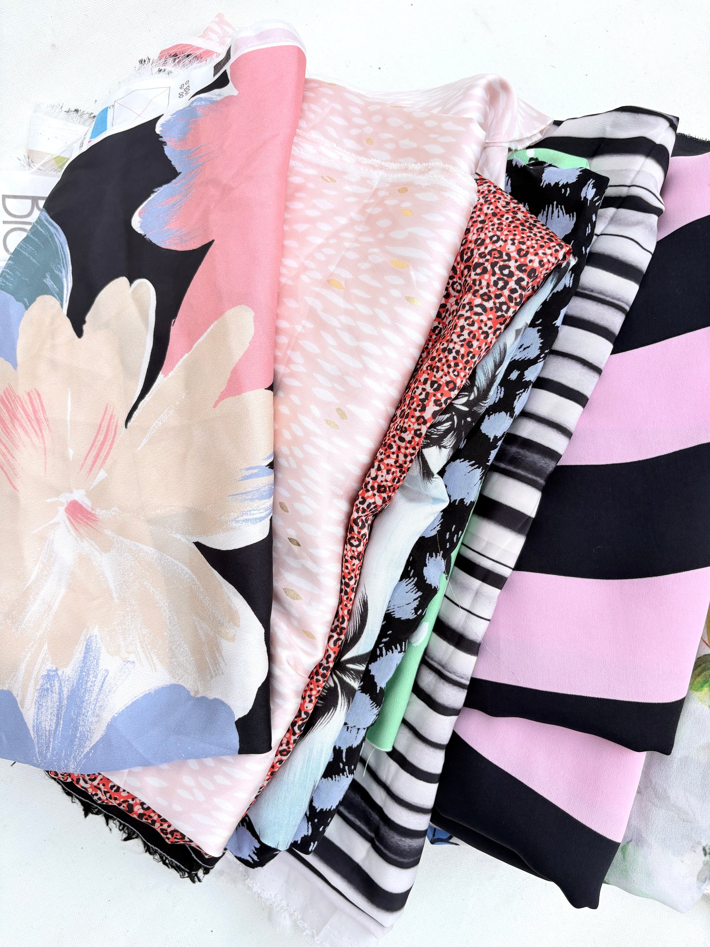 Floral Print Fabric, 100% PES, Medium Pieces, Lightweight, Mixed Bundle