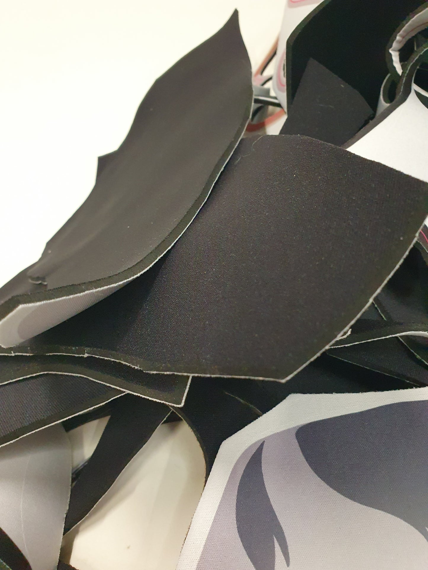 Mixed offcuts are shown in piled and close-up views