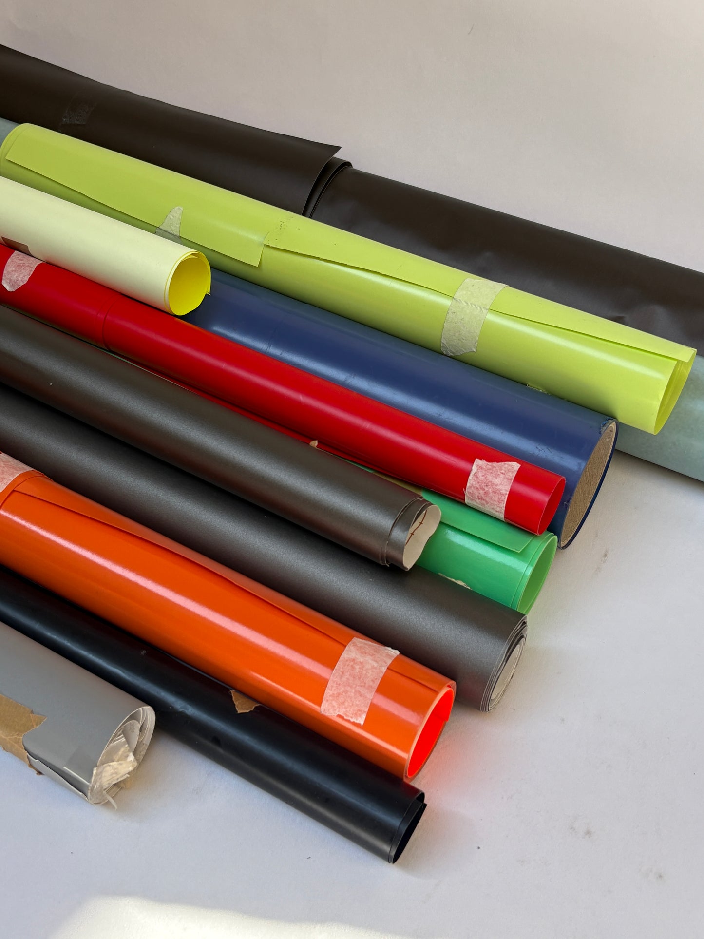 Collection of decorative paper vinyl rolls which are self-adhesive, in various colours and sizes 