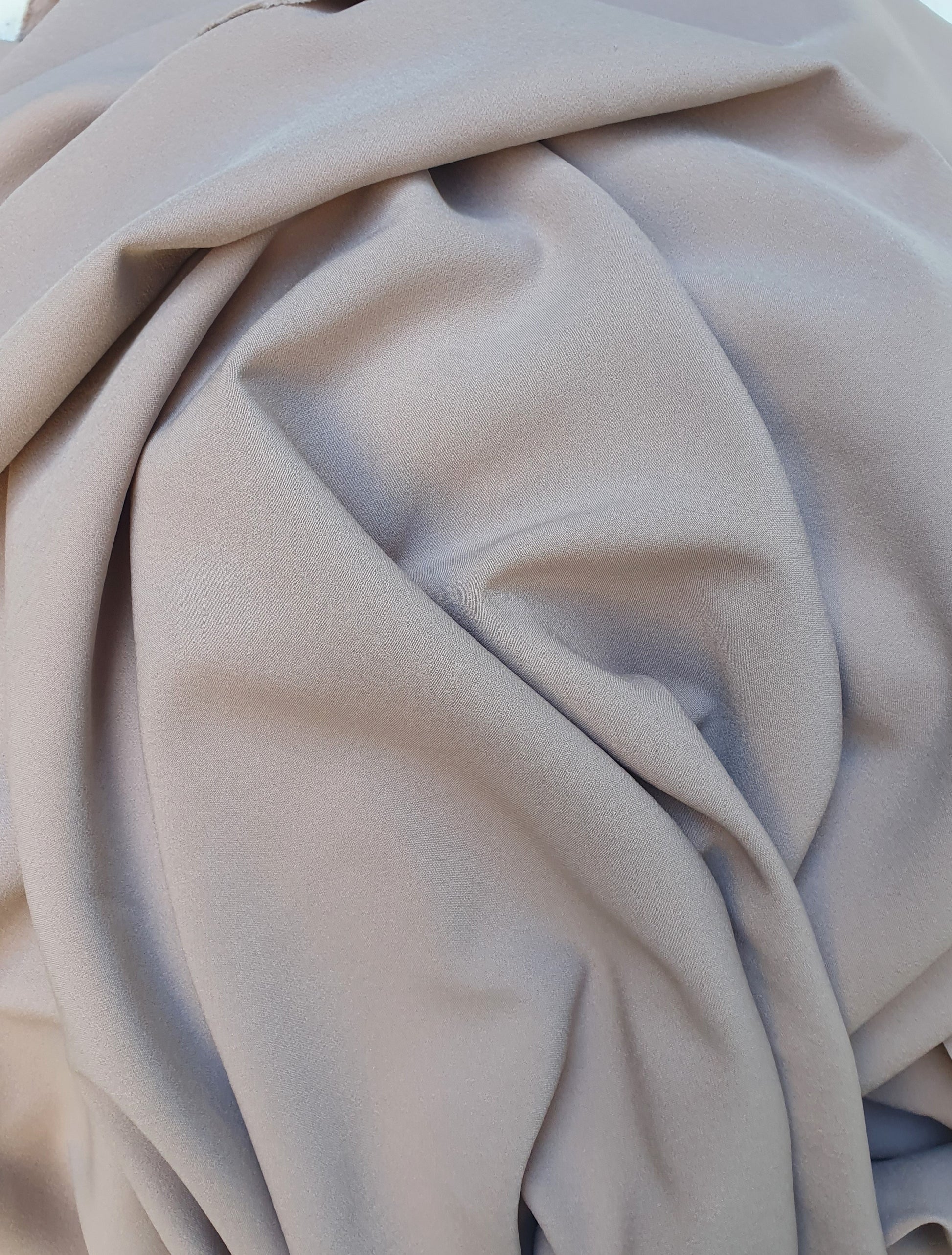 Stretch crepe fabric in cream white  