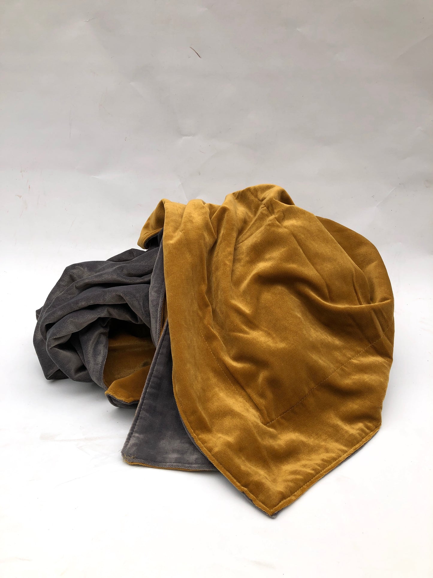 Velvet blanket fabric, reversible in yellow and grey