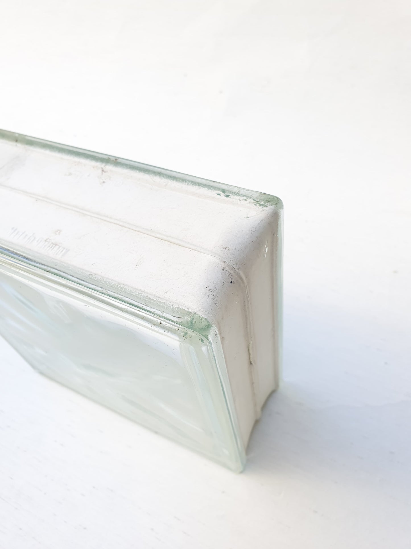 A white glass brick block