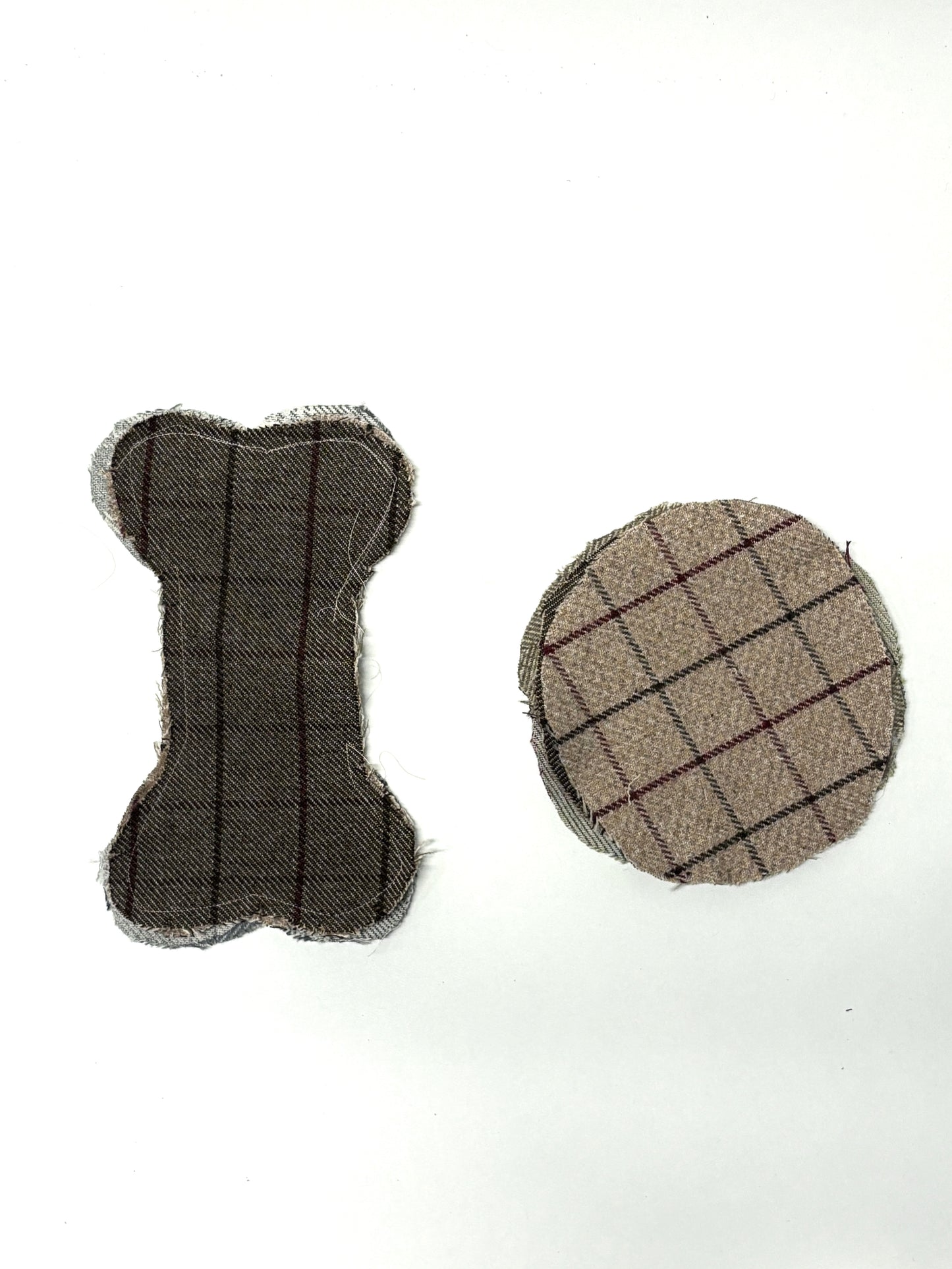 A bone-shaped fabric and a round-shaped fabric 
