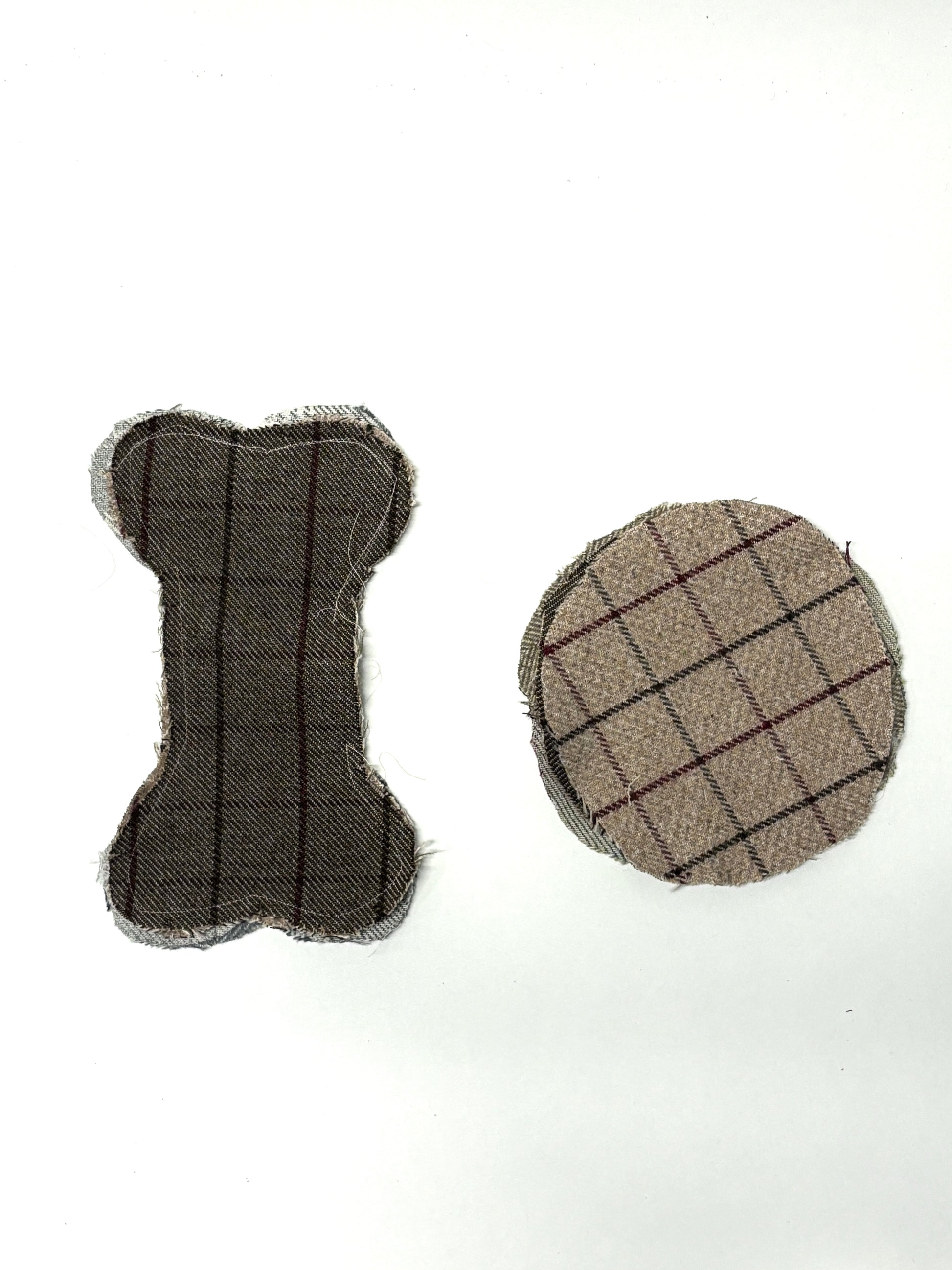  A bone-shaped fabric and a round-shaped fabric 