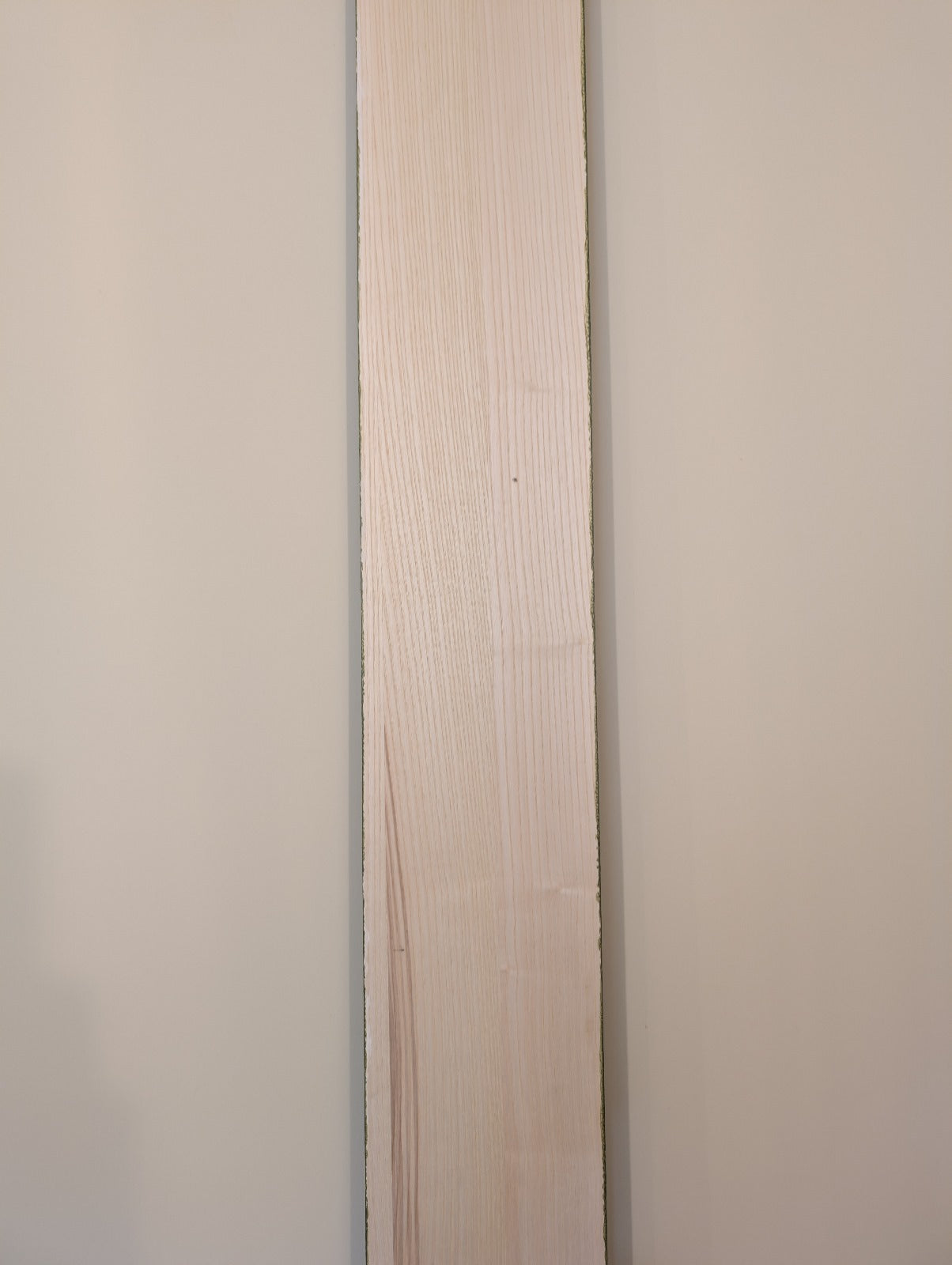 Backside uncoloured pine plinth